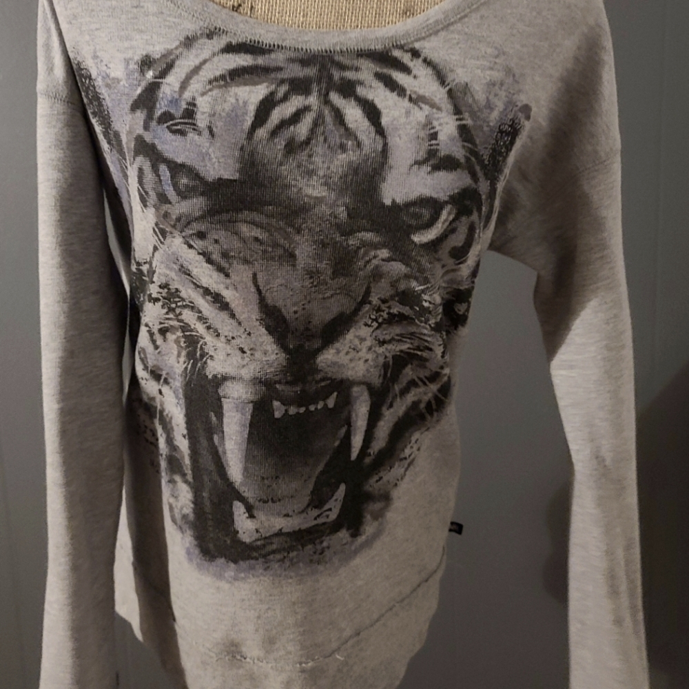 Long sleeved Crop Top sweatshirt w/ Tiger sz Medium Color Grey/Black Gently used
